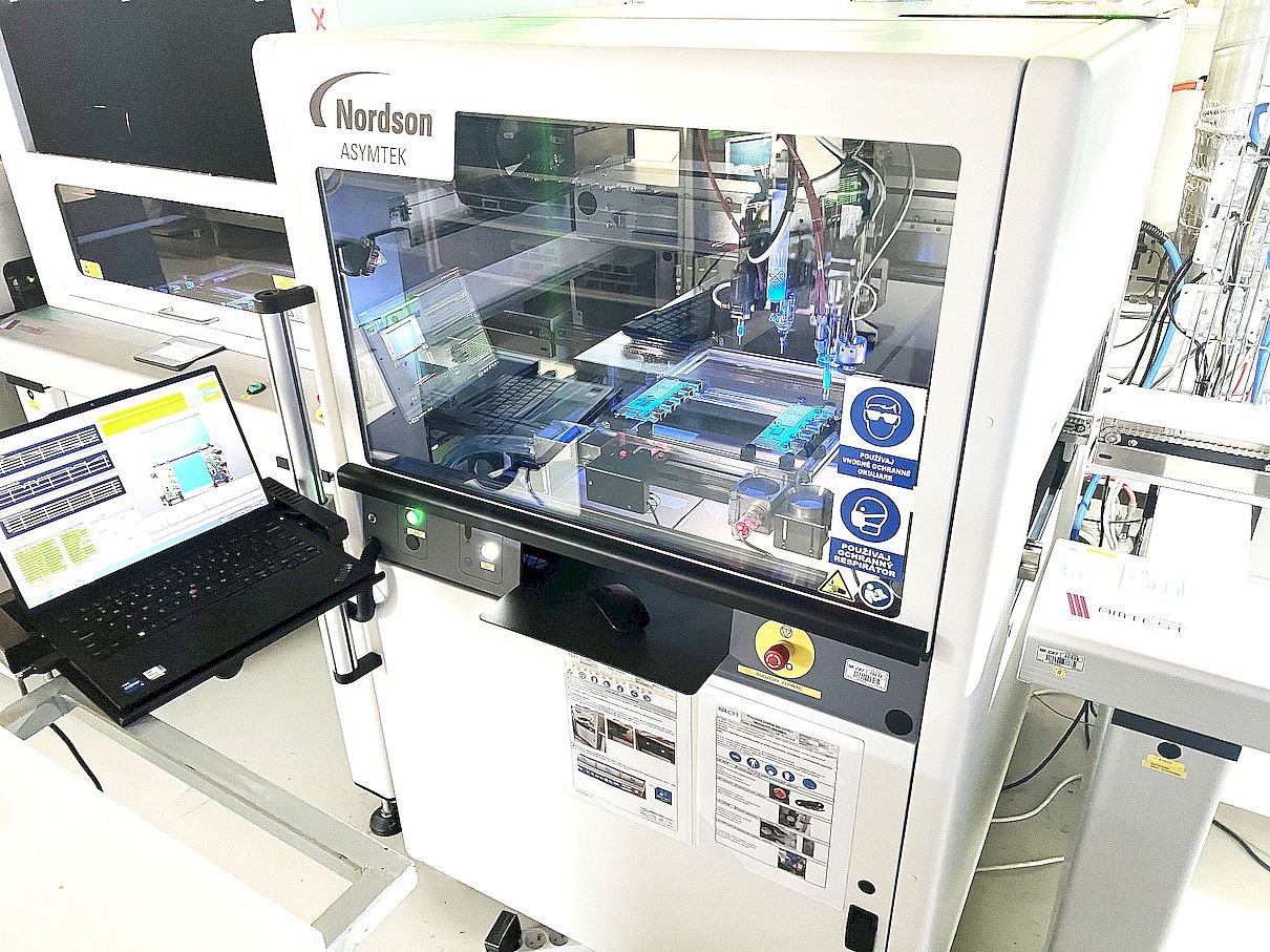 Conformal coating machine